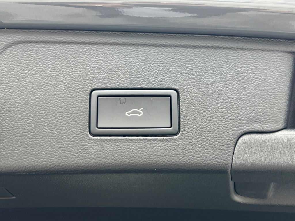 New 2026 Volkswagen Atlas Cross Sport SE image 16