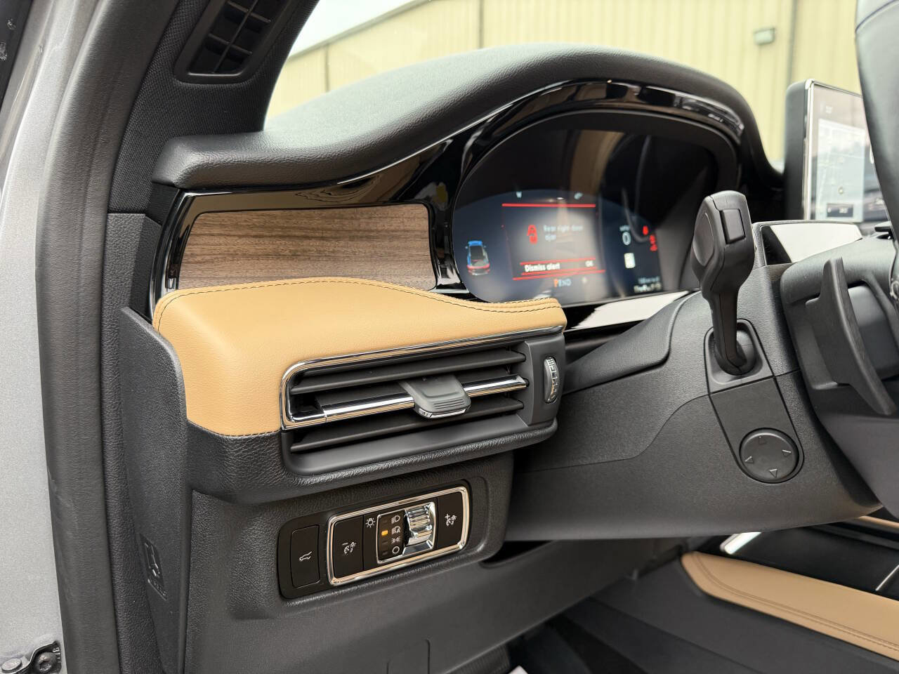 Used 2023 Lincoln Corsair Reserve w/ Equipment Group 202A FWD image 20