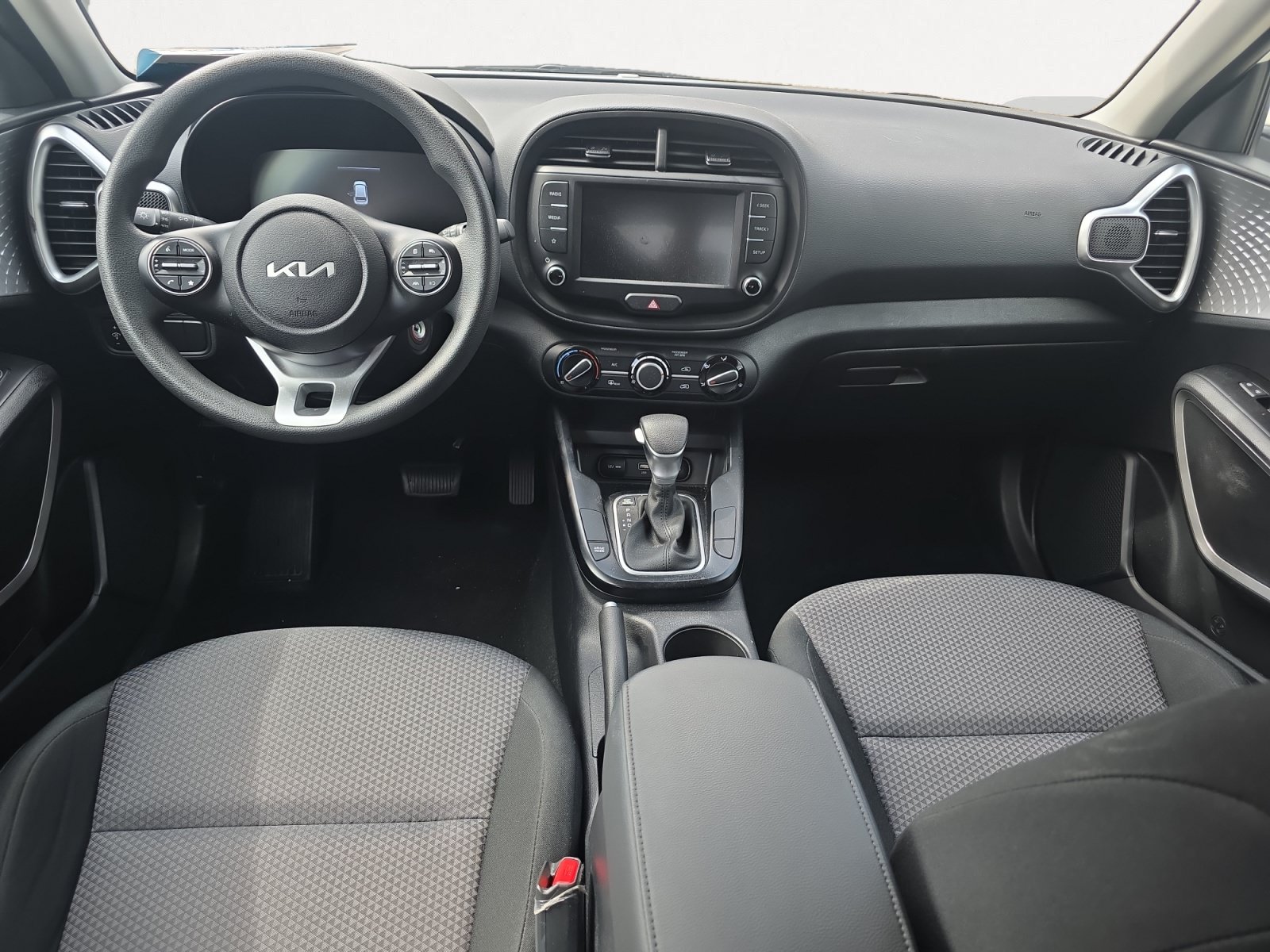 Certified 2025 Kia Soul LX w/ LX Technology Package FWD image 2