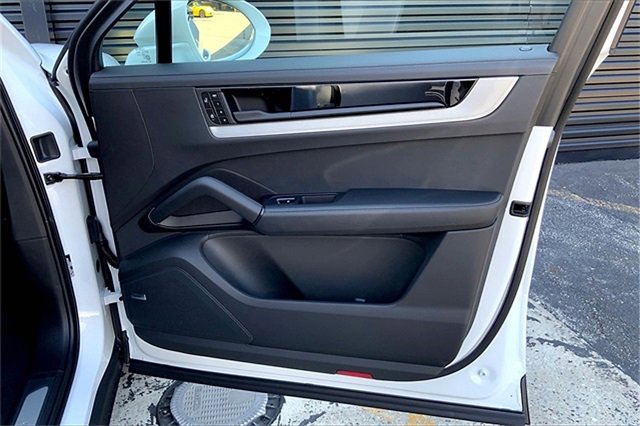 New 2025 Porsche Cayenne Coupe image 29
