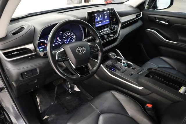 Used 2021 Toyota Highlander XLE image 12