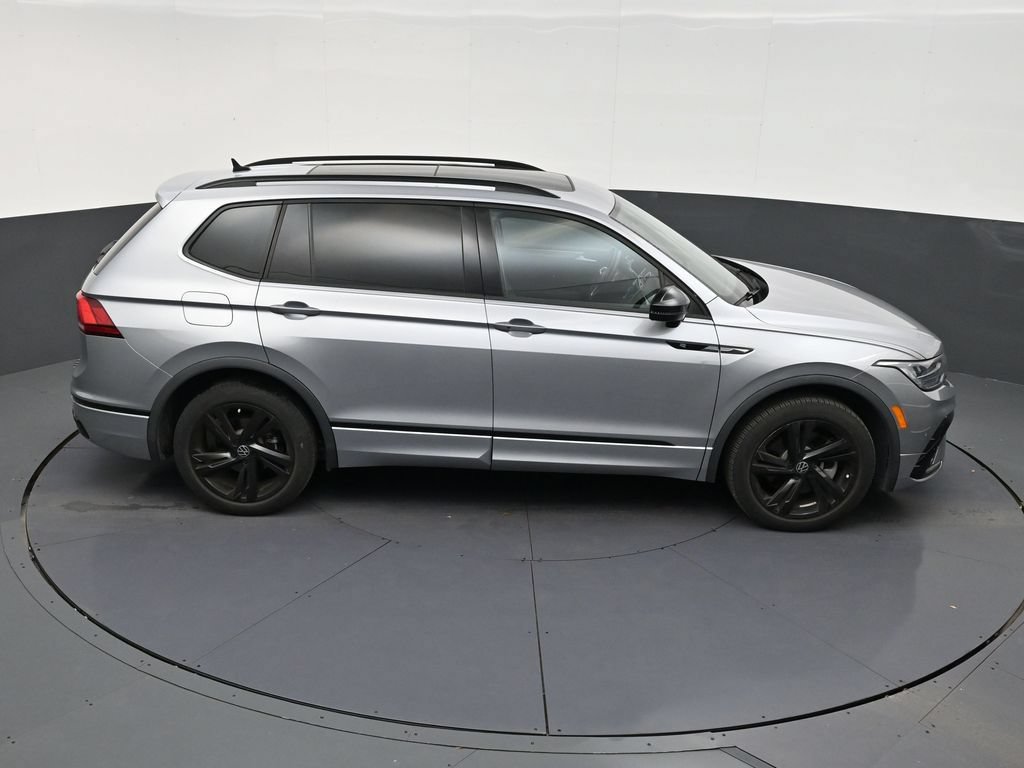 Used 2023 Volkswagen Tiguan SE R-Line FWD image 17