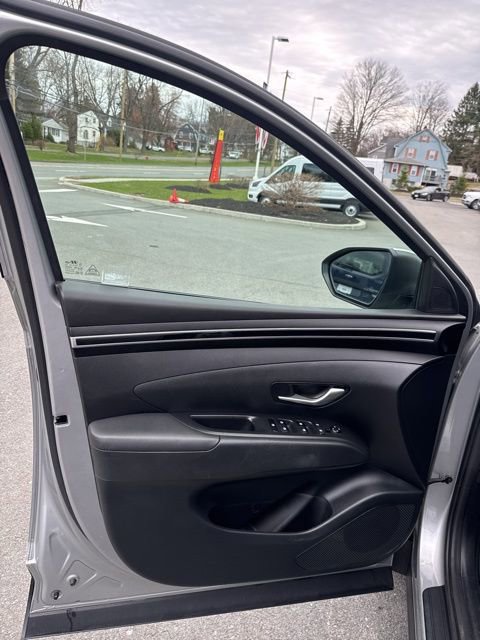 Used 2022 Hyundai Tucson SE w/ Cargo Package image 16