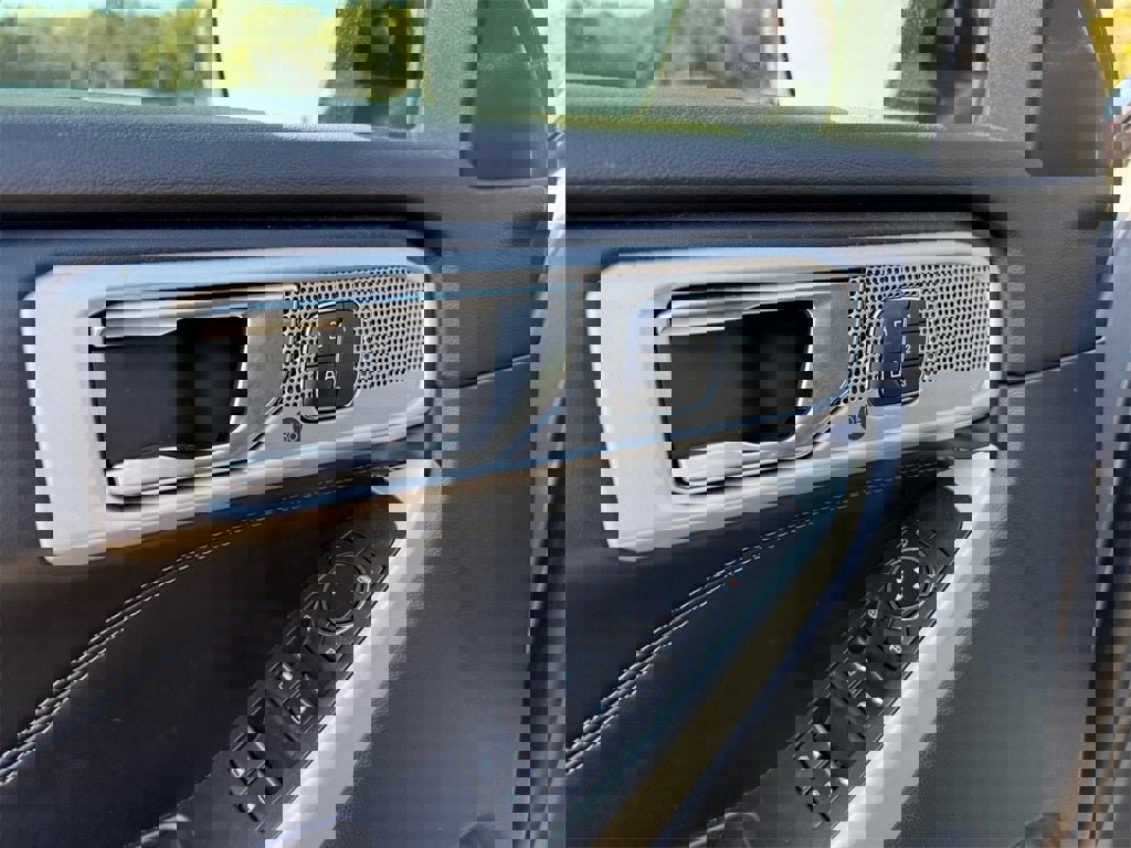 Used 2021 Ford Explorer Limited w/ Equipment Group 301A image 18