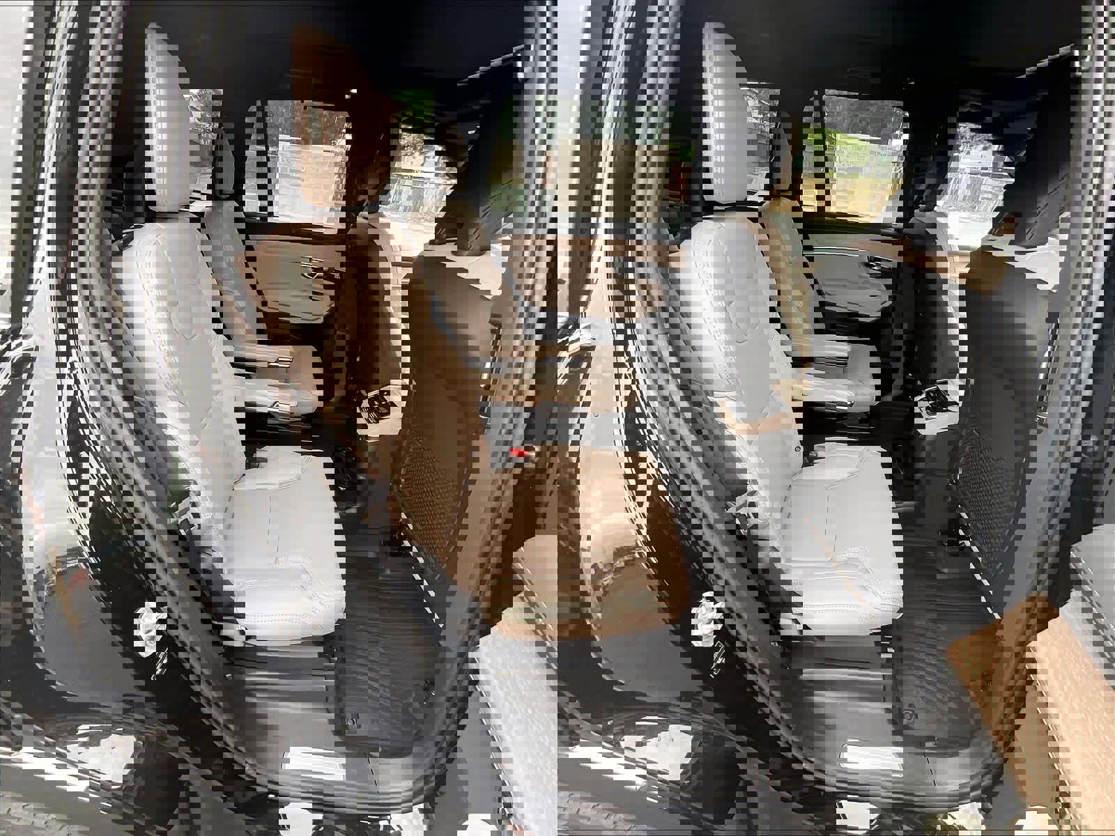 New 2026 Volvo XC90 T8 Ultra w/ Protection Package image 27