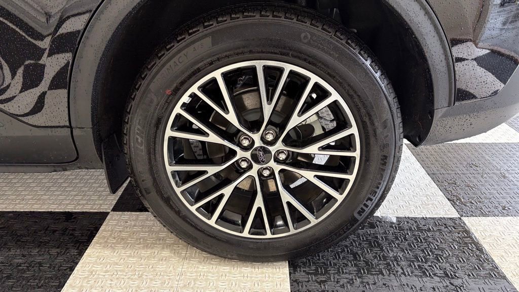 New 2025 Ford Escape SE w/ PHEV Premium Package image 10
