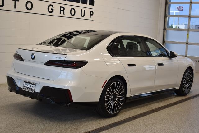 New 2026 BMW 740i xDrive w/ Premium Package AWD/4WD image 4