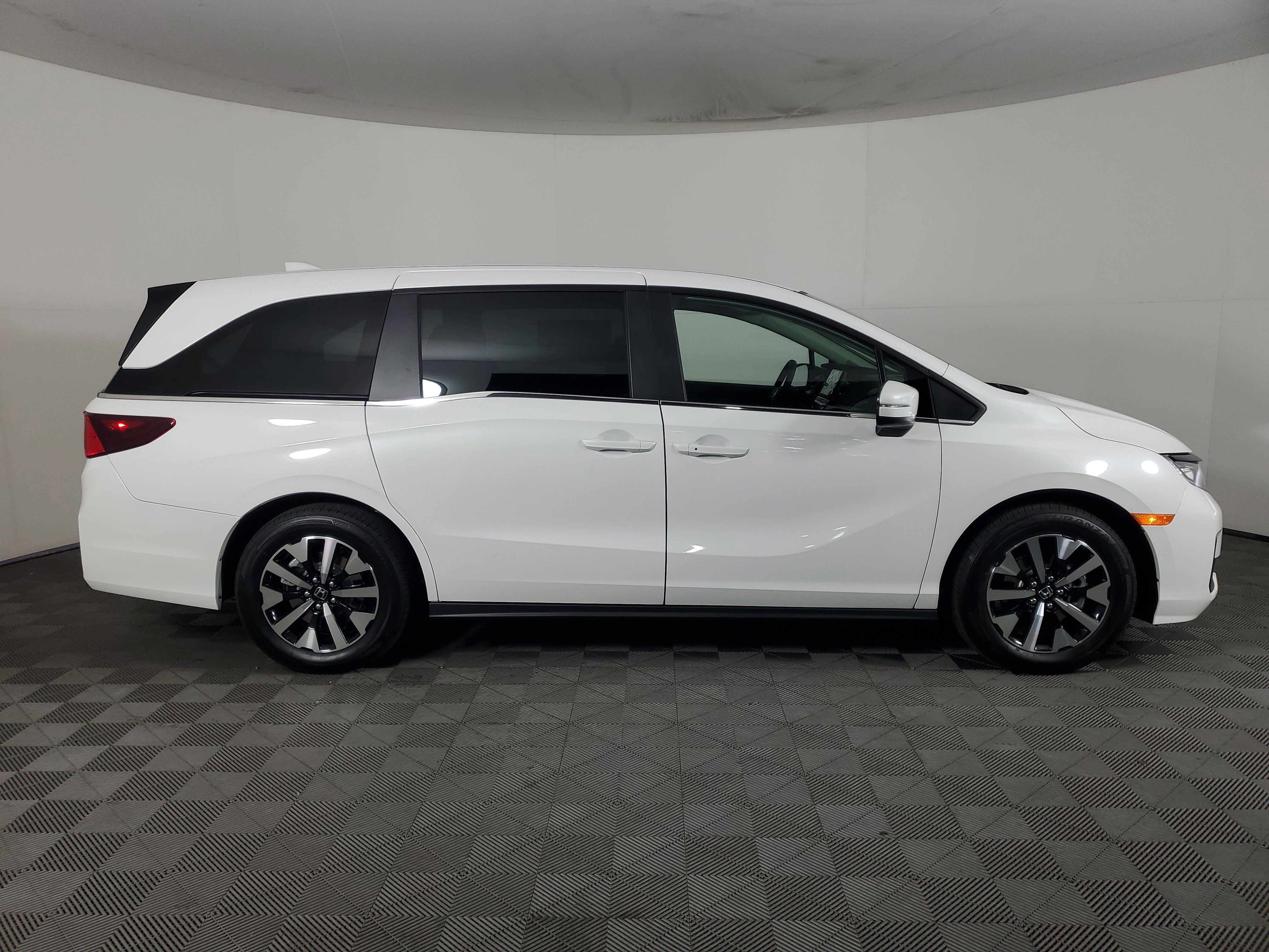 New 2026 Honda Odyssey EX-L image 3