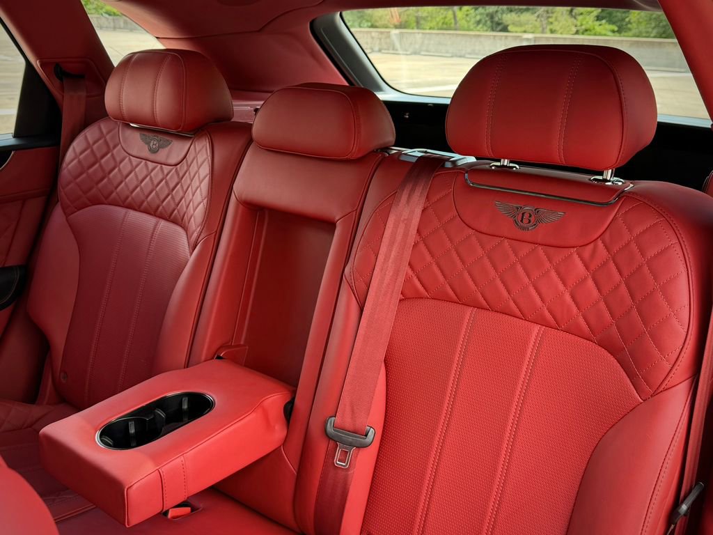 Used 2019 Bentley Bentayga AWD/4WD image 24