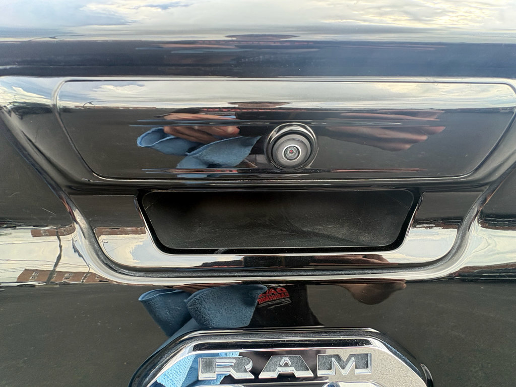 Used 2024 RAM 1500 Laramie AWD/4WD image 4