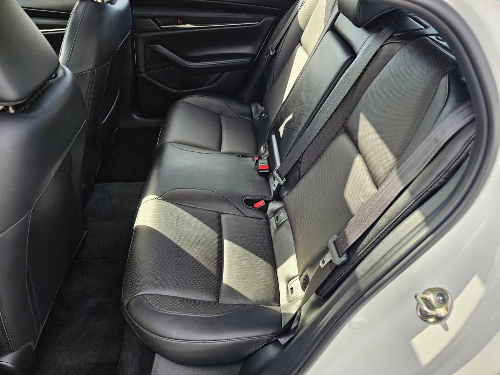 Used 2019 MAZDA MAZDA3 AWD Hatchback w/ Premium Pkg image 24