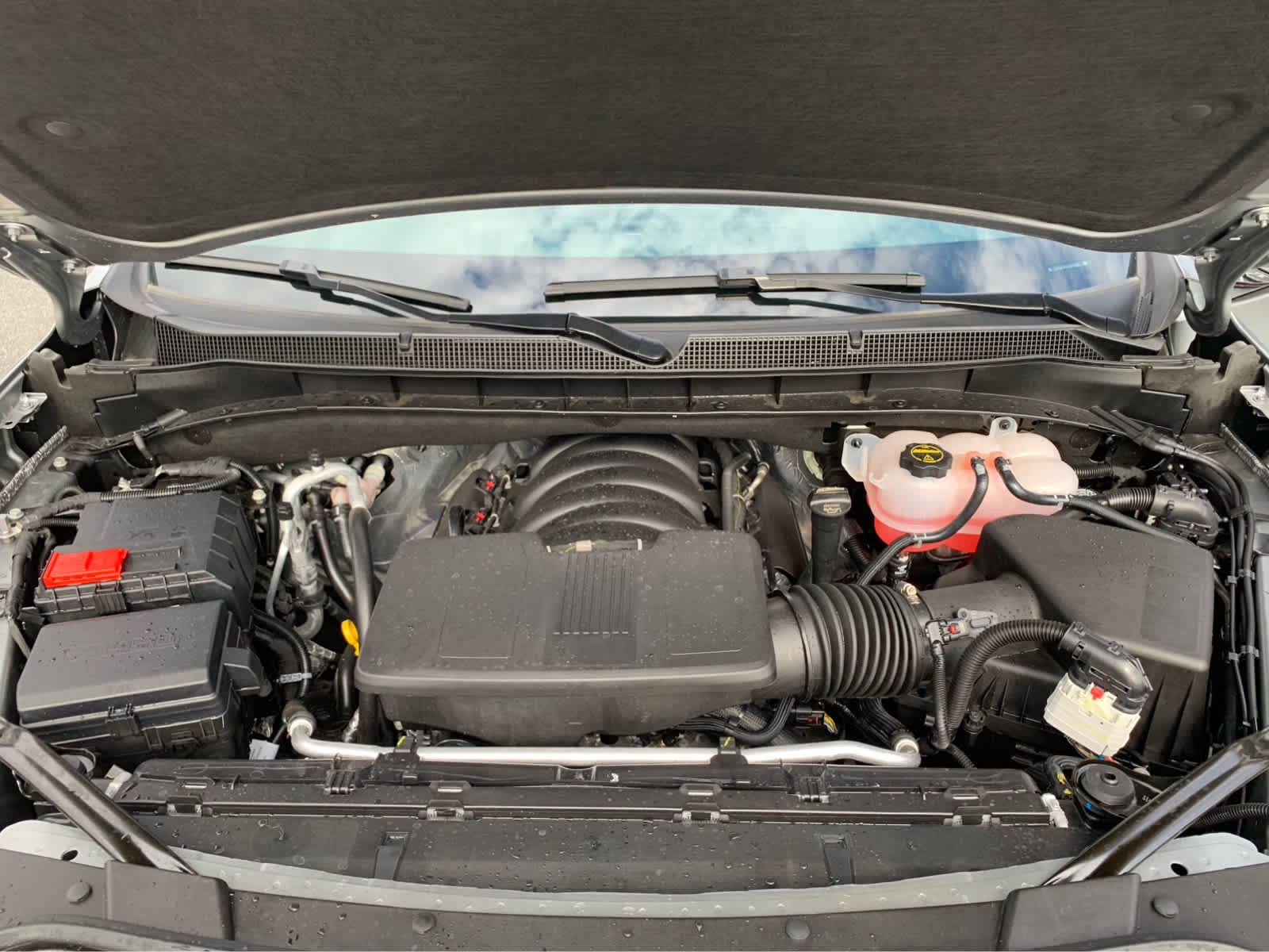 Used 2025 Chevrolet Suburban Z71 image 10