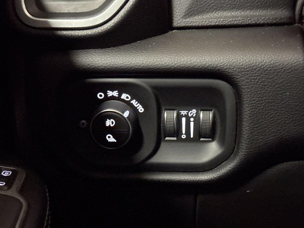 Used 2024 RAM 2500 Laramie AWD/4WD image 19