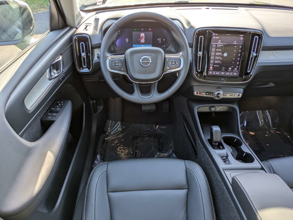 New 2026 Volvo XC40 B5 Core AWD/4WD image 17