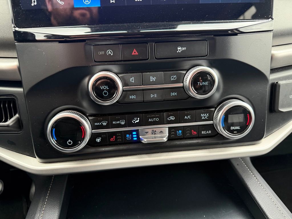 Used 2024 Ford Expedition XLT image 14