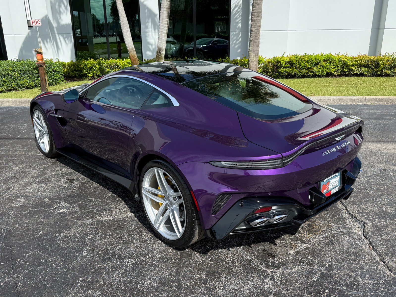 Used 2025 Aston Martin V8 Vantage Coupe RWD image 19