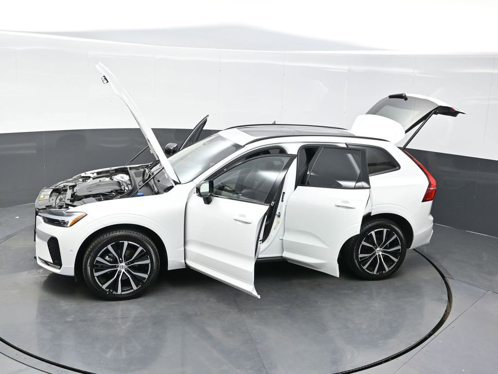 Used 2025 Volvo XC60 B5 Plus w/ Climate Package AWD/4WD image 36