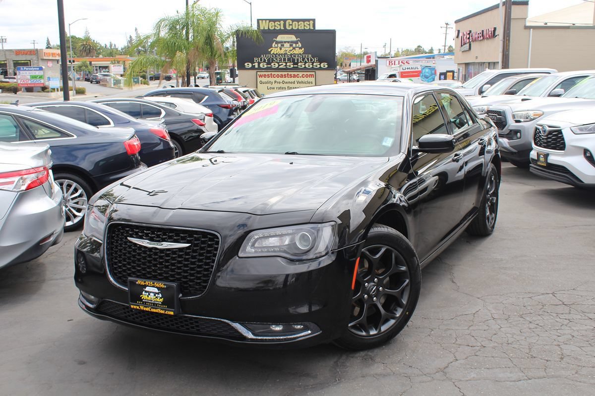 Used 2019 Chrysler 300 S AWD/4WD image 2