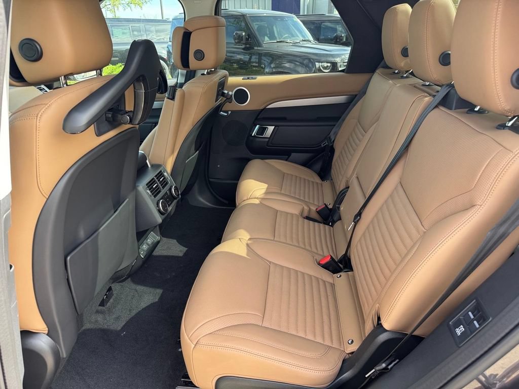 New 2026 Land Rover Discovery Limited Edition AWD/4WD image 9