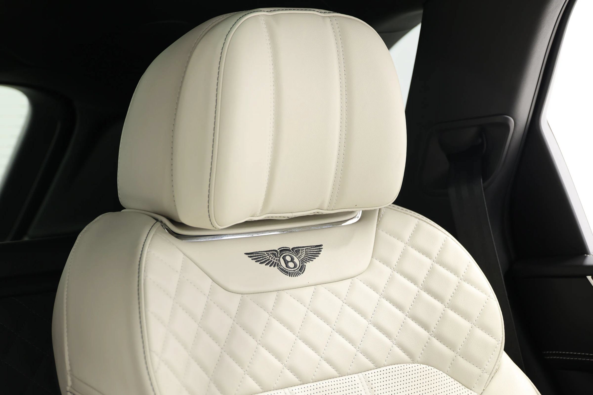 Used 2017 Bentley Bentayga AWD/4WD image 79