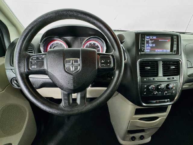 Used 2018 Dodge Grand Caravan SE w/ UConnect Hands-Free Group FWD image 10