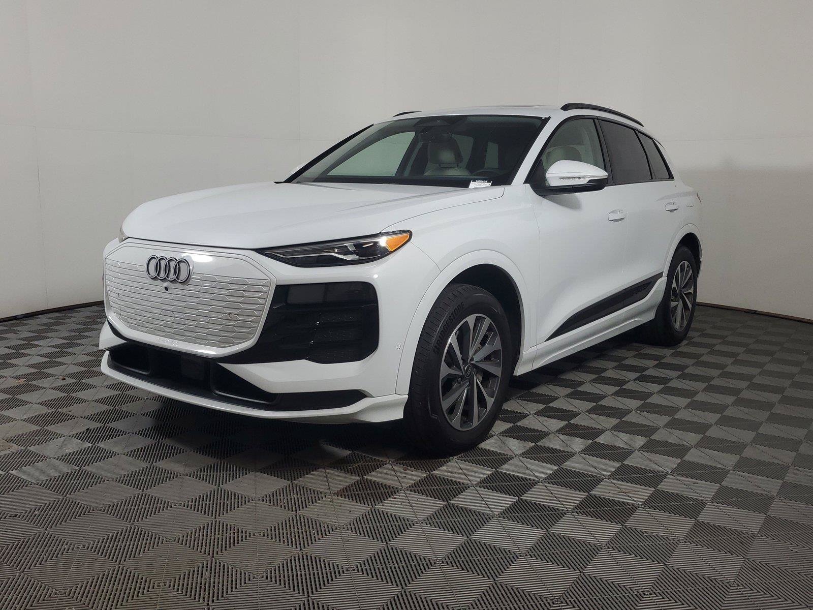 Used 2025 Audi Q6 e-tron Premium w/ Convenience Package AWD/4WD image 3