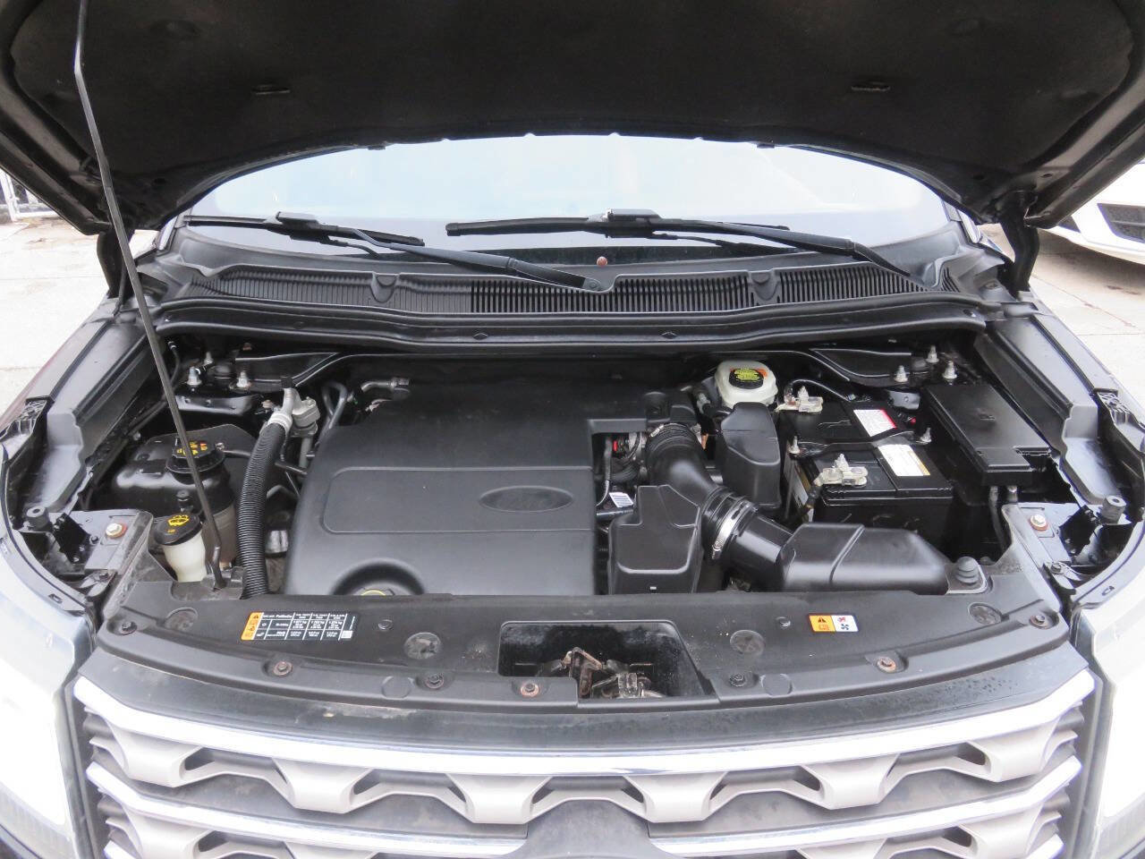 Used 2016 Ford Explorer XLT w/ Equipment Group 202A AWD/4WD image 33