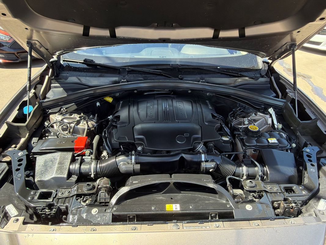 Used 2017 Jaguar F-PACE S AWD/4WD image 10