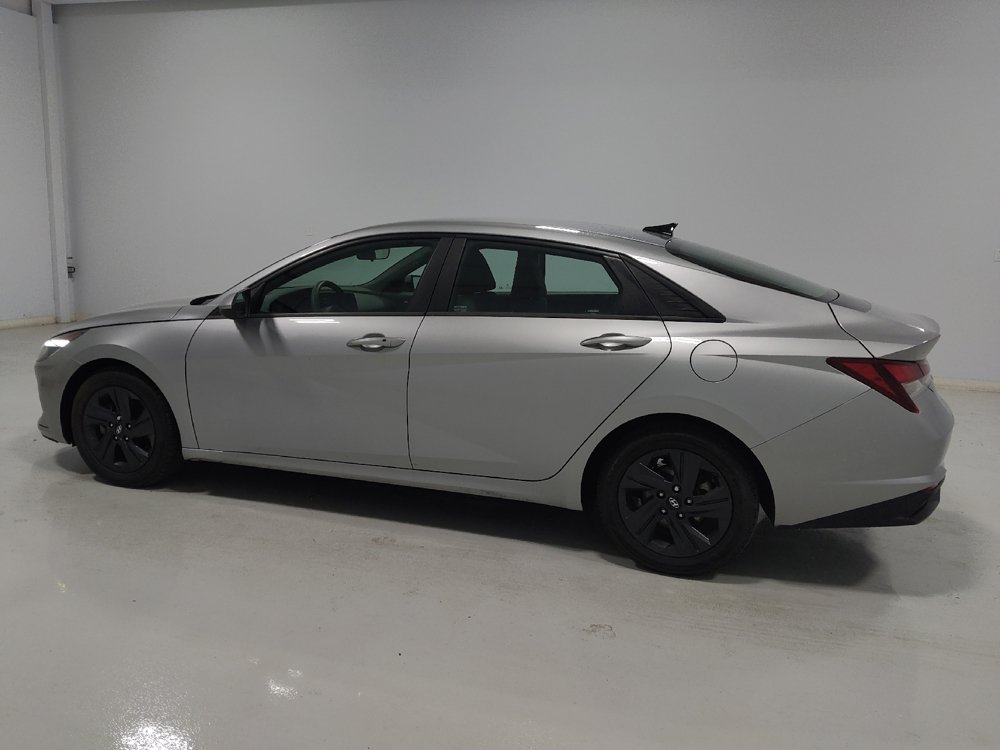 Used 2022 Hyundai Elantra SEL FWD image 3