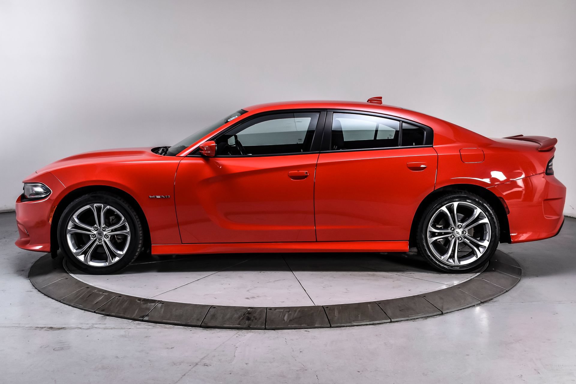 Used 2022 Dodge Charger R/T RWD image 3