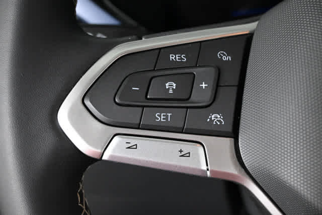 Certified 2023 Volkswagen Taos SE FWD image 18