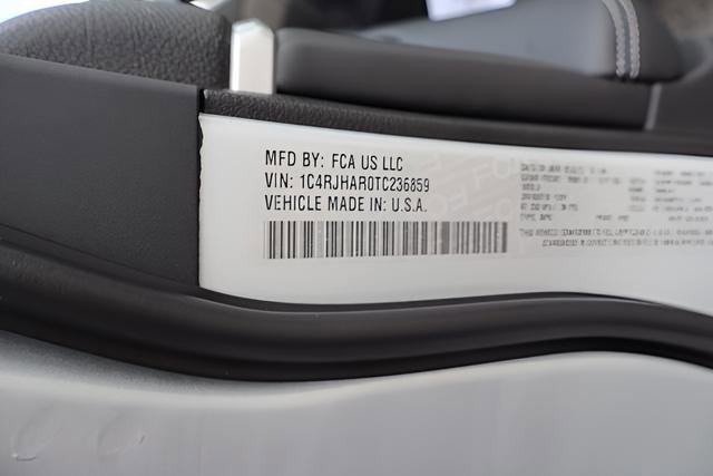 New 2026 Jeep Grand Cherokee Laredo image 19