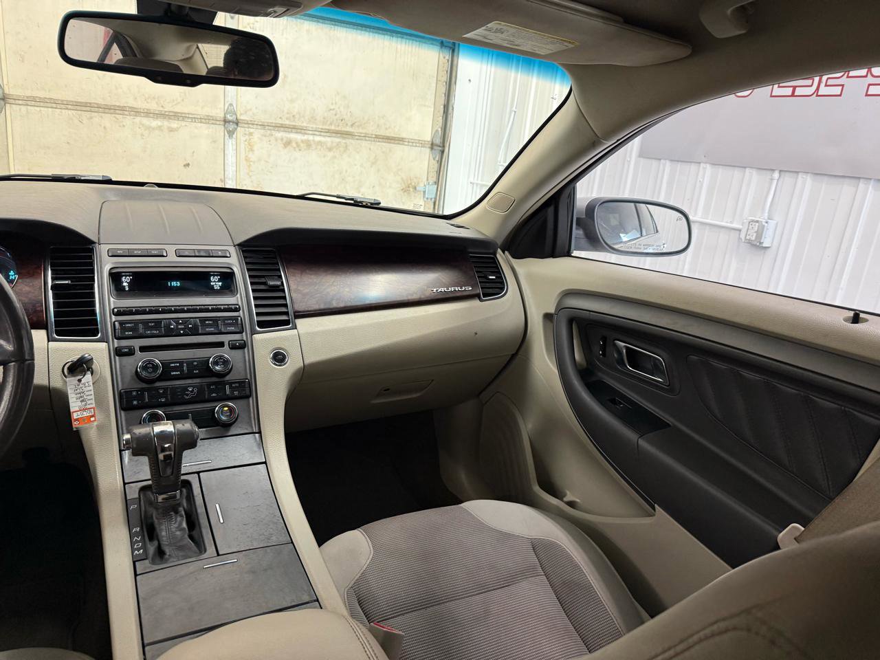 Used 2010 Ford Taurus SEL image 25