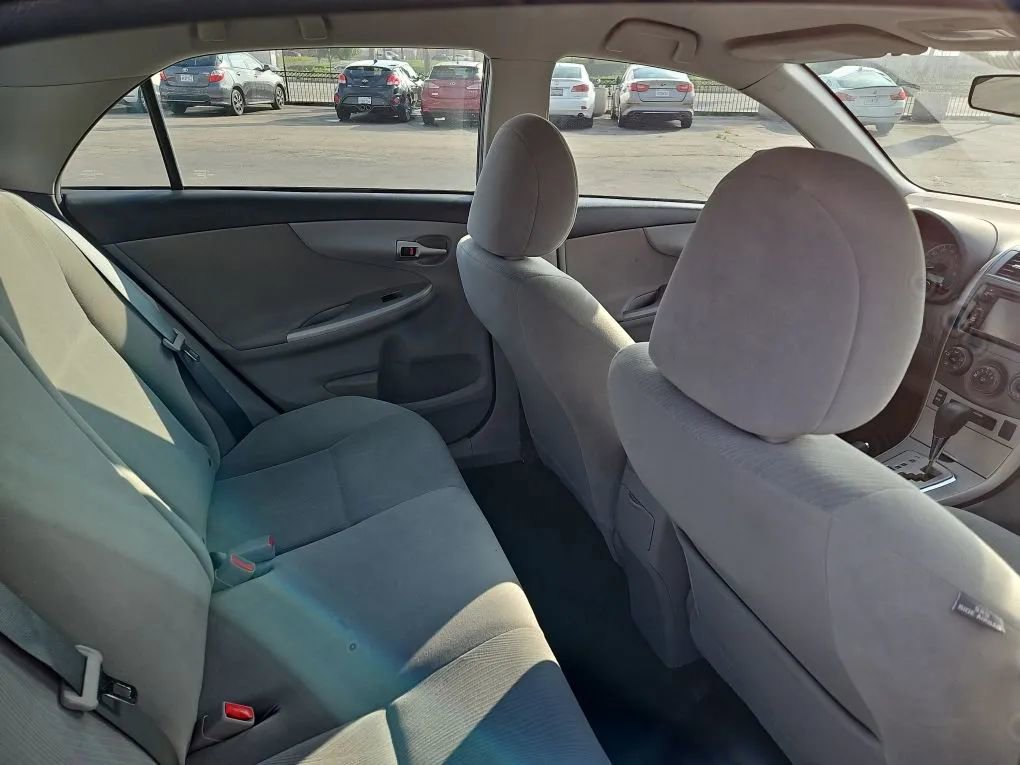 Used 2013 Toyota Corolla LE FWD image 14