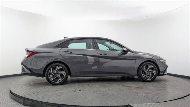 Used 2025 Hyundai Elantra Limited FWD image 9