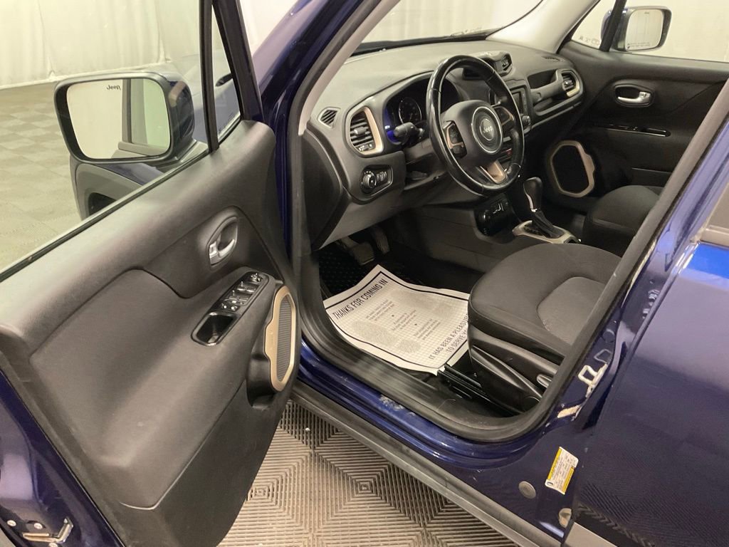 Used 2017 Jeep Renegade Latitude w/ Cold Weather Group AWD/4WD image 4
