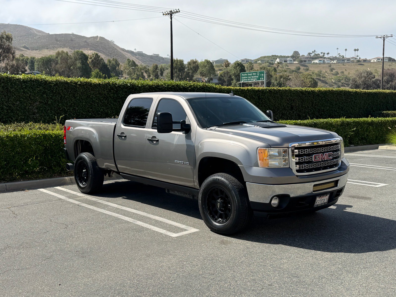 Used 2013 GMC Sierra 2500 SLE w/ SLE Preferred Package AWD/4WD image 3