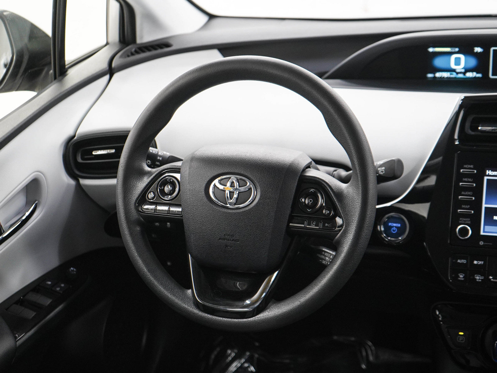 Used 2021 Toyota Prius LE FWD image 14