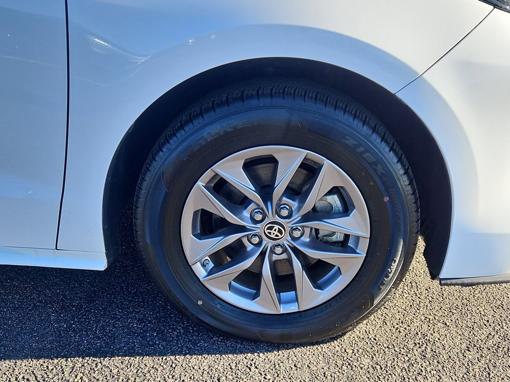 Used 2024 Toyota Sienna LE image 21