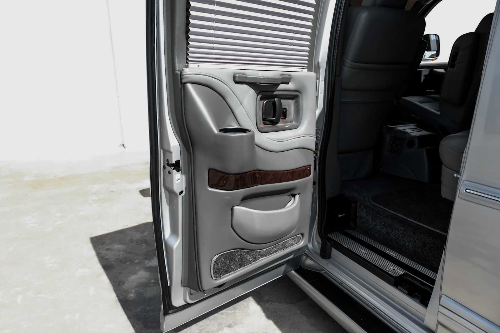 Used 2011 Chevrolet Express 1500 image 50