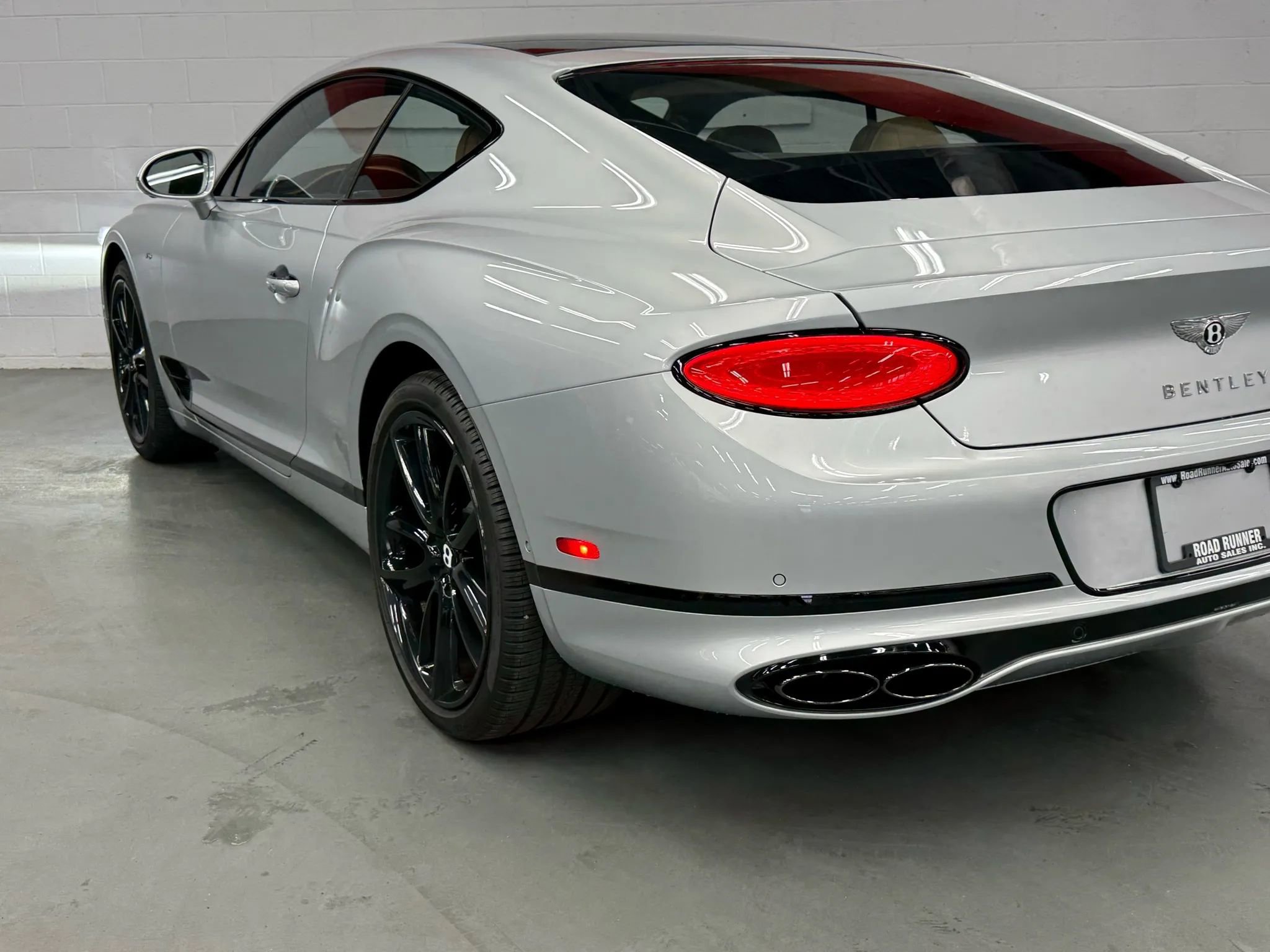 Used 2022 Bentley Continental GT image 9