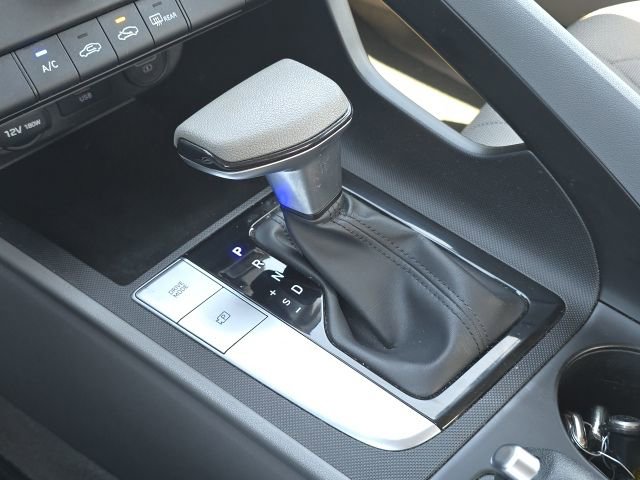 Used 2023 Hyundai Elantra SE w/ Preferred Accessory Package FWD image 20