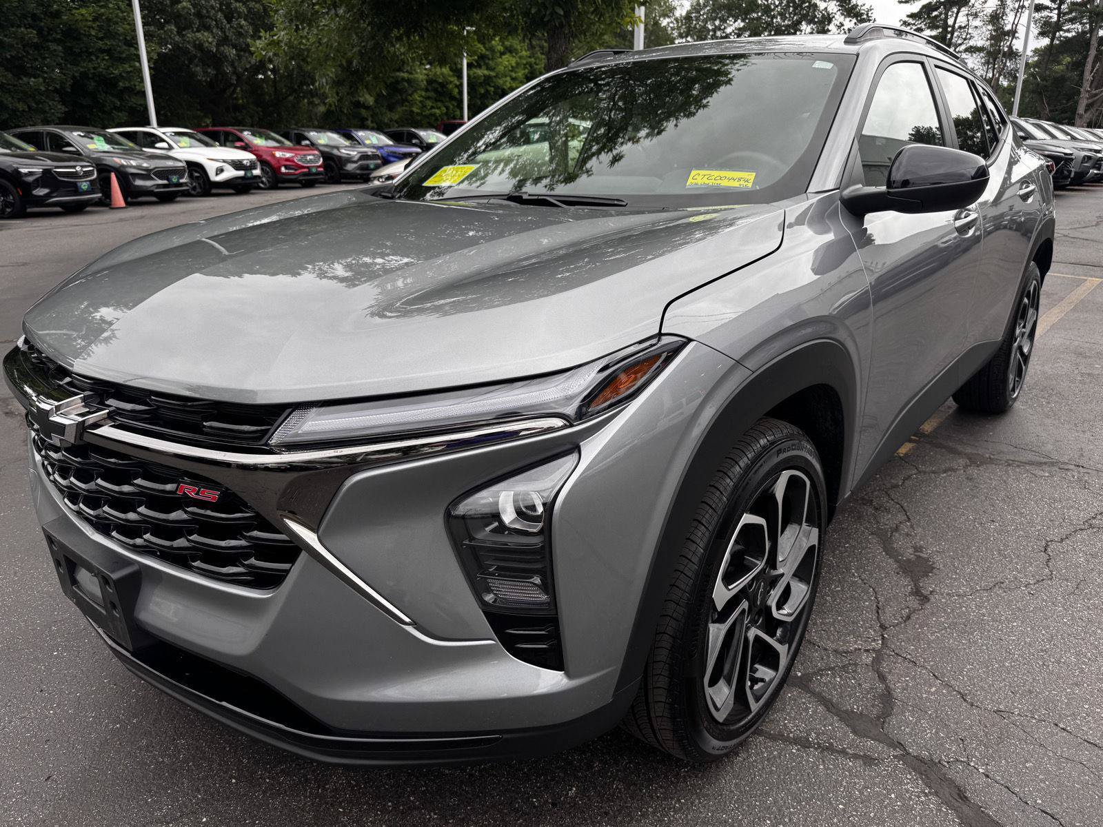 Used 2026 Chevrolet Trax RS w/ Sunroof Package FWD image 3