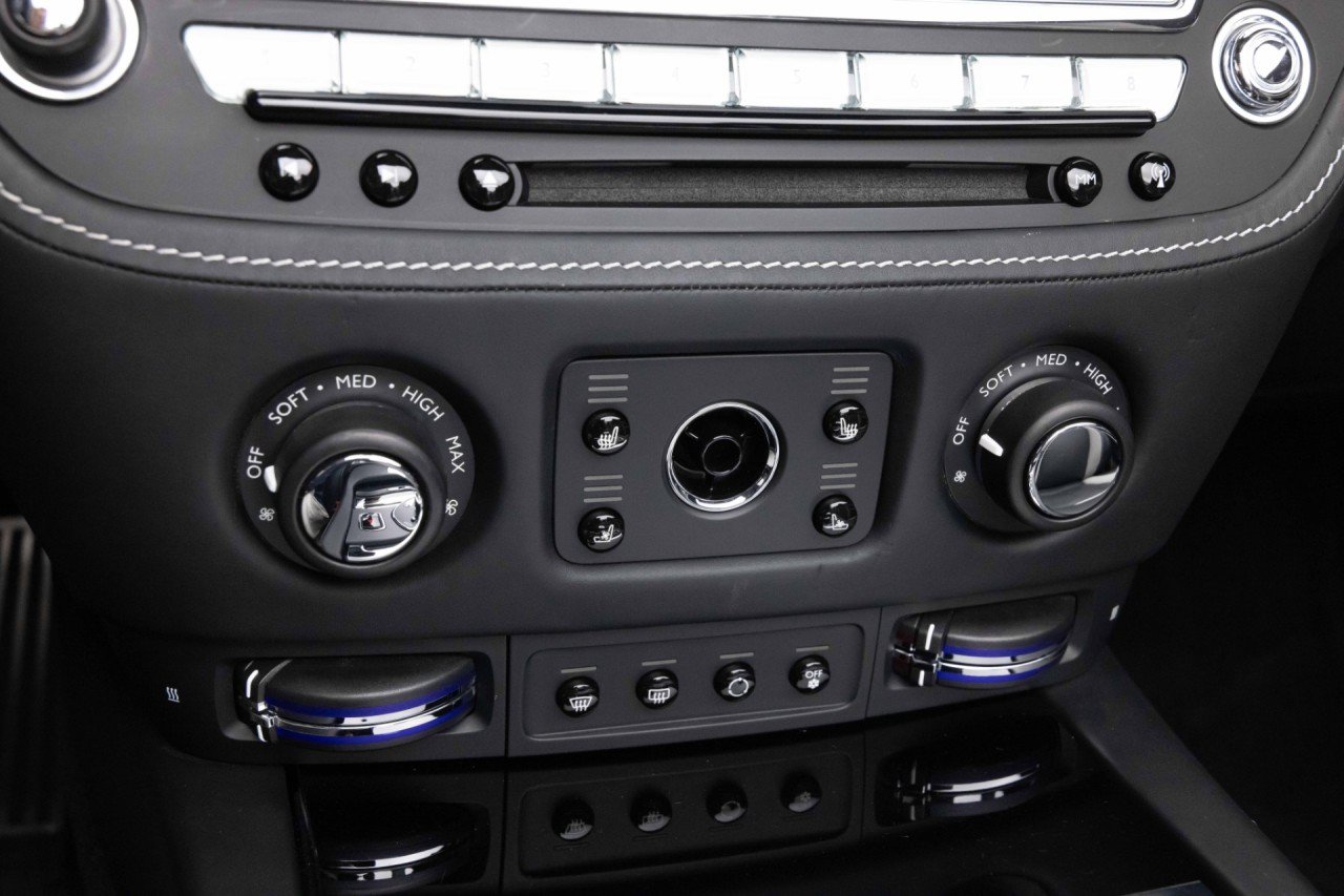 Used 2019 Rolls-Royce Dawn RWD image 34