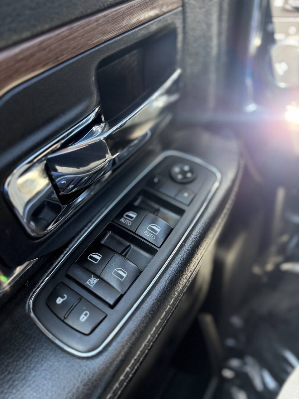 Used 2014 RAM 3500 Laramie AWD/4WD image 20