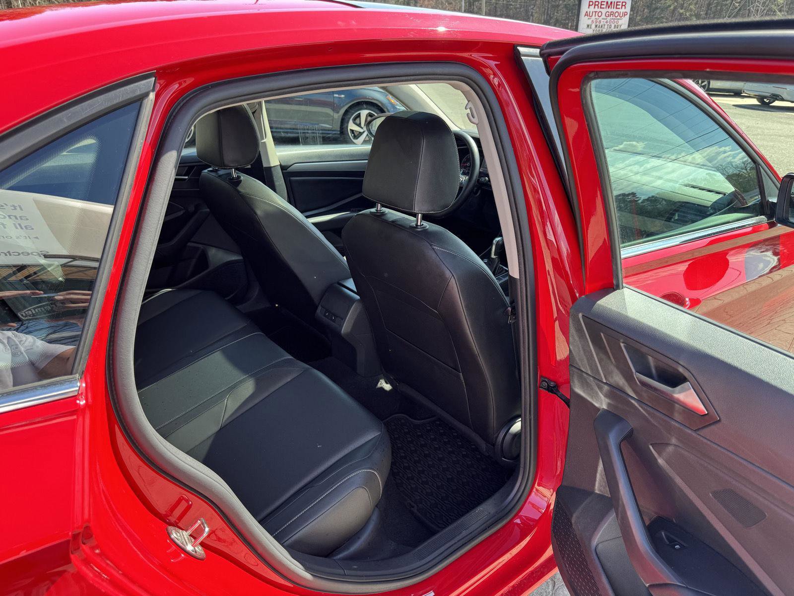 Used 2017 Volkswagen Passat 1.8T SEL Premium image 13