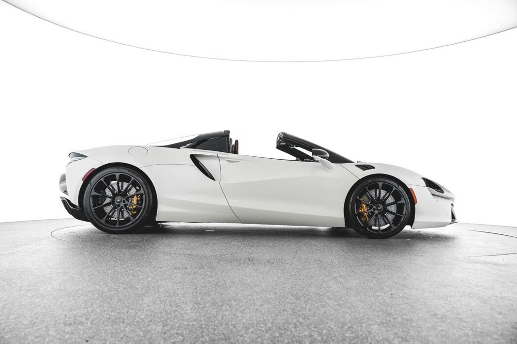 Used 2025 McLaren Artura Spider RWD image 43