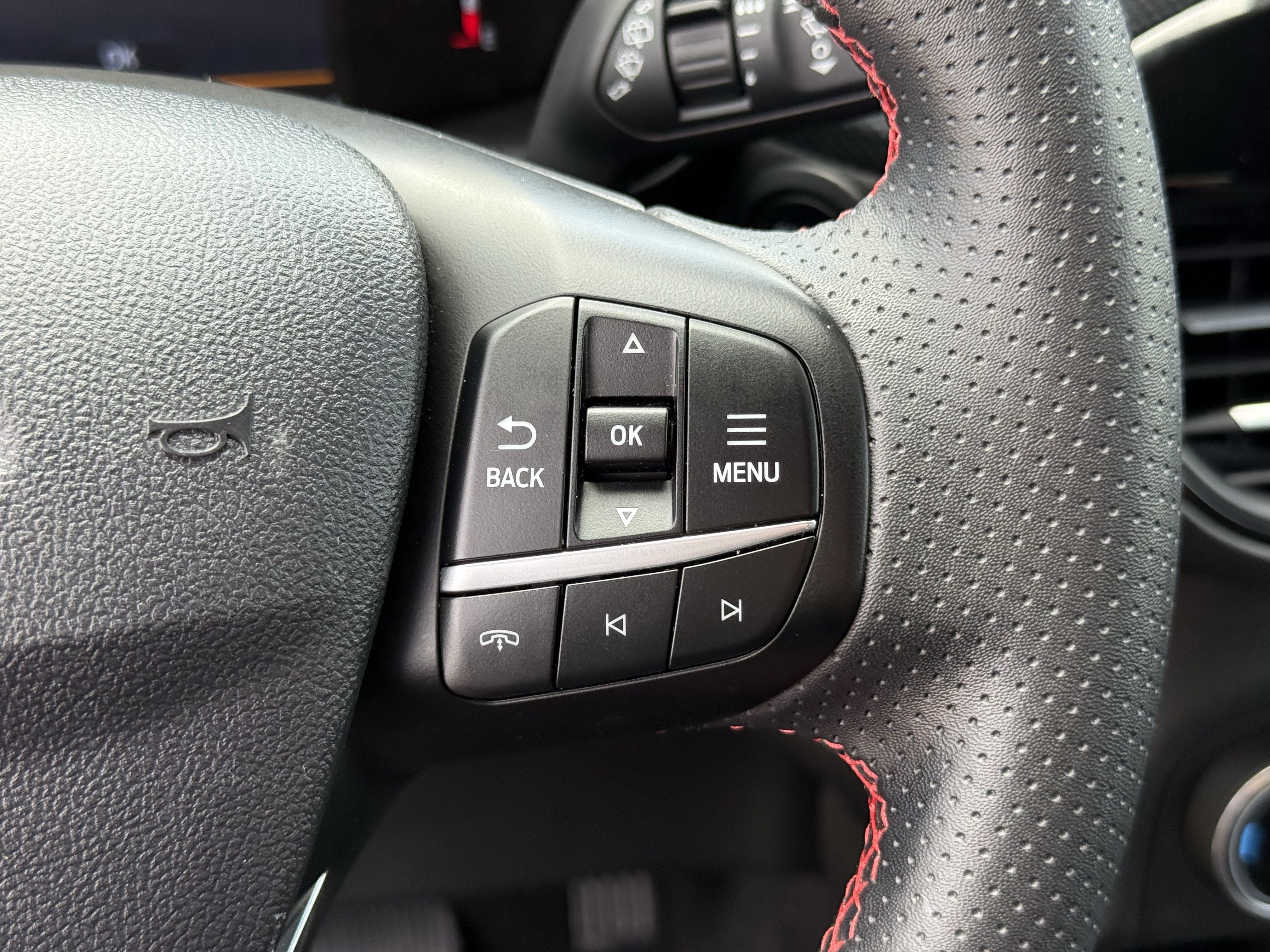 Used 2025 Ford Escape ST-Line image 18