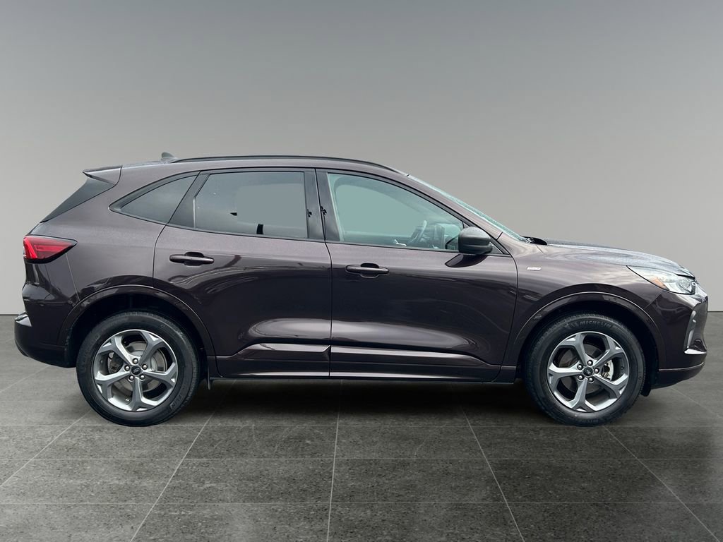 Used 2023 Ford Escape ST-Line w/ Tech Pack #1 AWD/4WD image 8