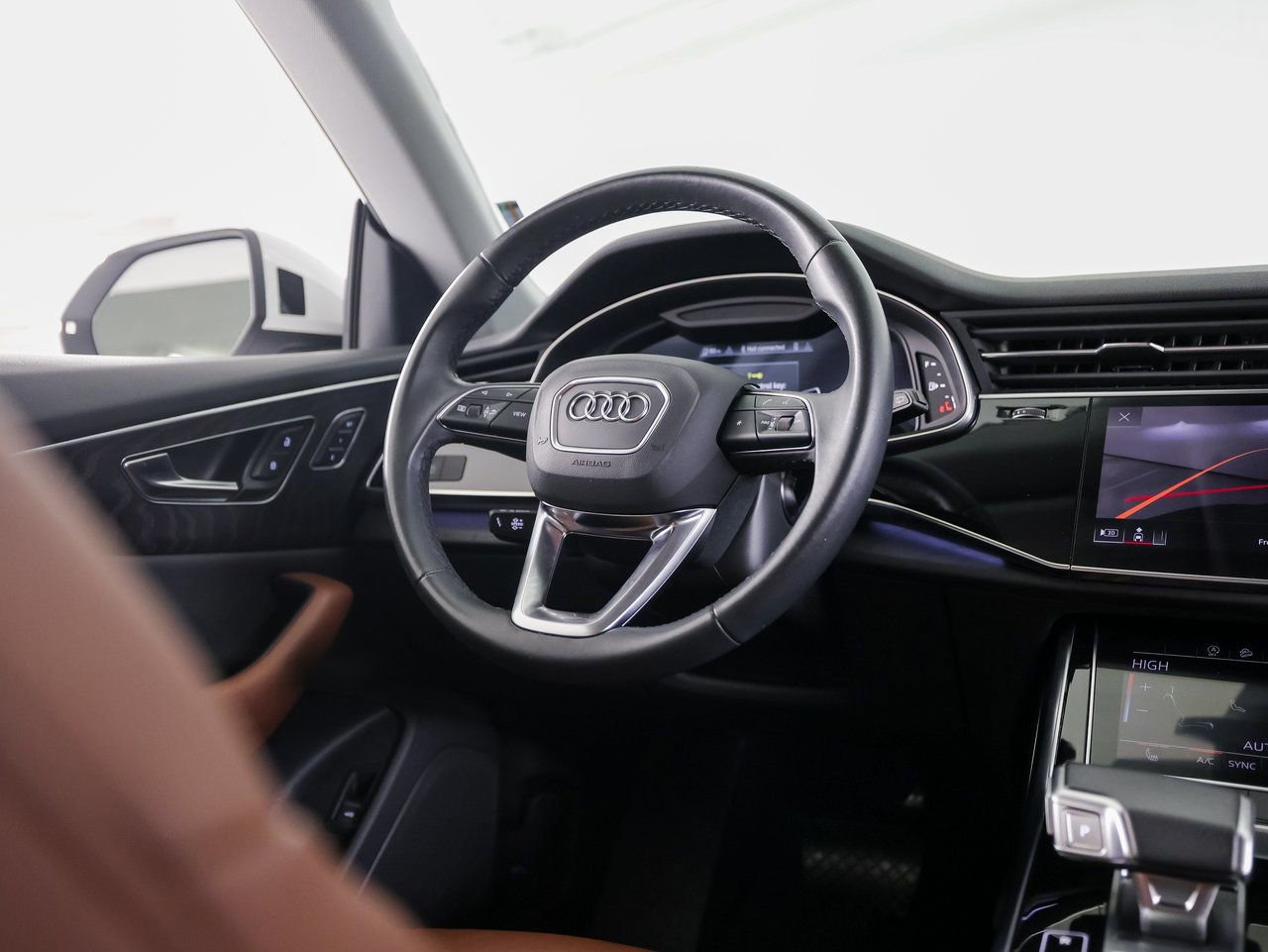 Used 2022 Audi Q8 Premium image 26